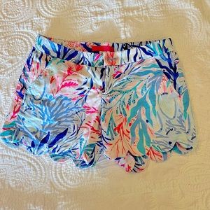 Lilly Pulitzer scalloped shorts - Size 2